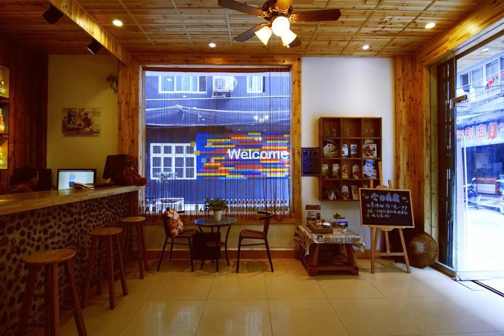 Lan Shan Chu Youth Hostel Yangshuo Bagian luar foto